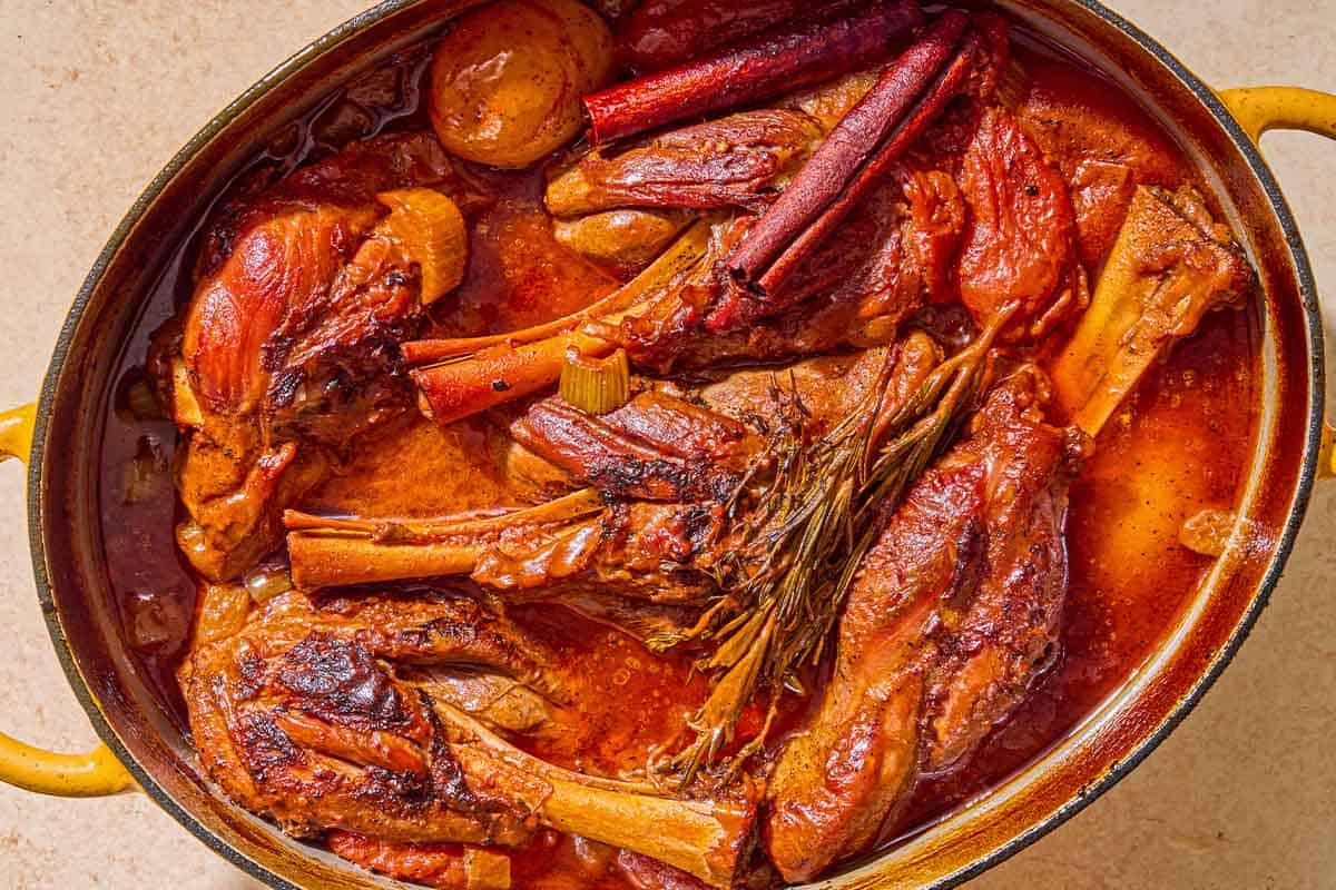 Rich Red Wine Braised Lamb Shanks: Tender & Flavorful Perfection